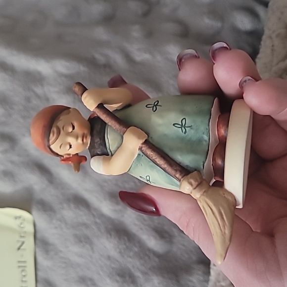 Little sweeper goebel Hummel 171 4/0 1986 with box & certificate of authenticity - Picture 13 of 15